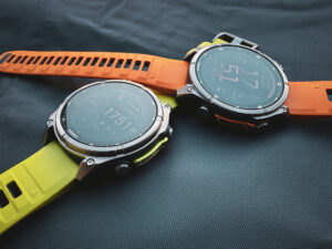 Porovnání displejů u modelu Garmin Fenix 8